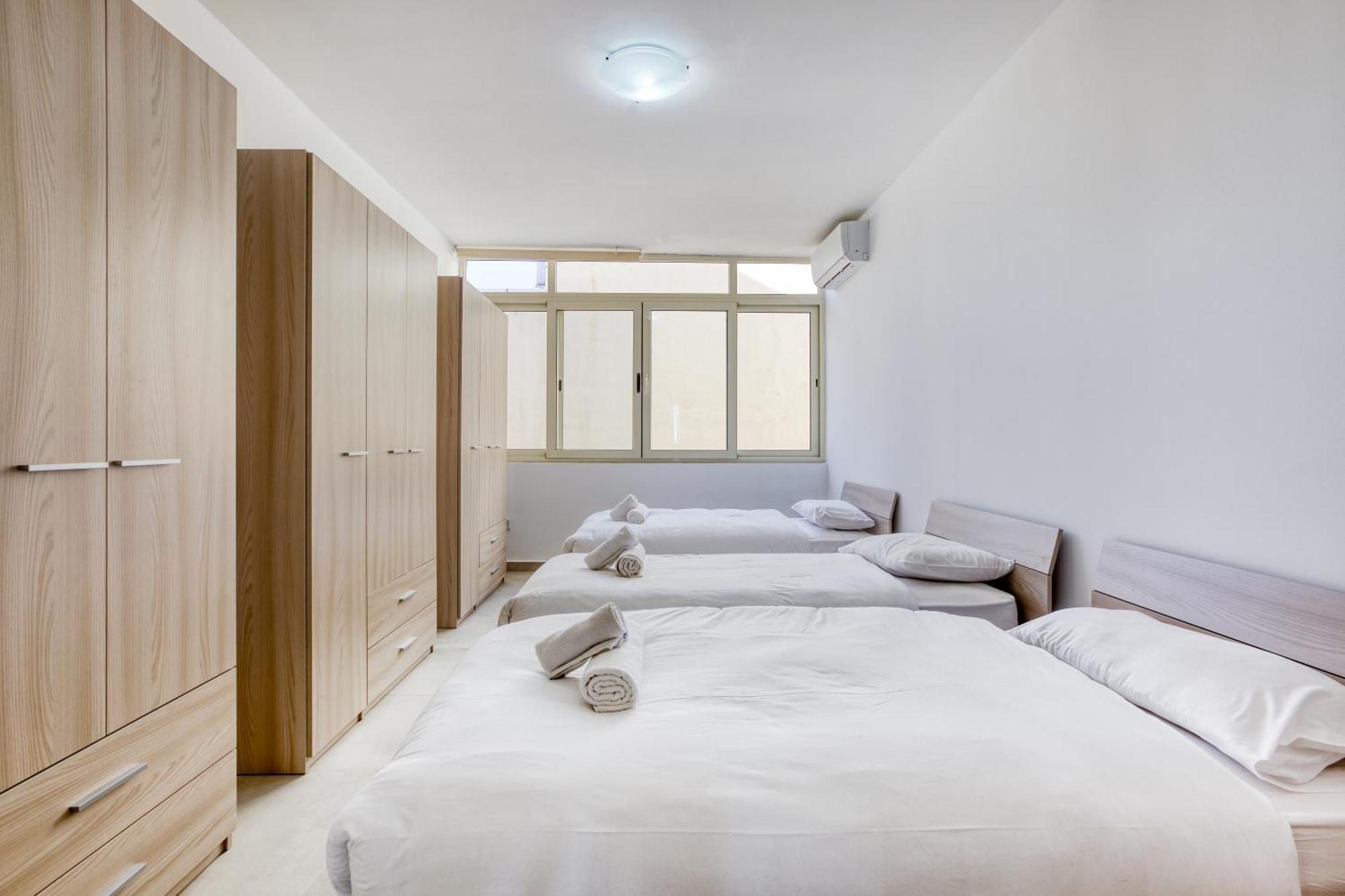 Seafront Sliema Apartment With Balcony & Sea Views By Jl Exterior foto